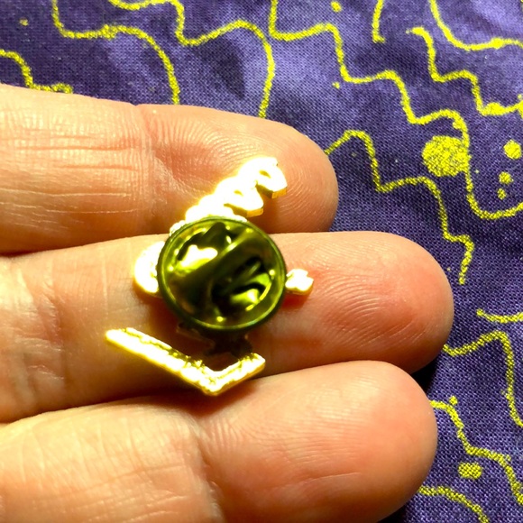 “First Class” Gold Tone Lapel Pin - Picture 3 of 3